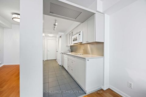 Photo 5 at 729 - 111 Elizabeth Street, Bay Street Corridor, Toronto