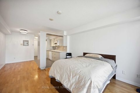 Photo 10 at 729 - 111 Elizabeth Street, Bay Street Corridor, Toronto