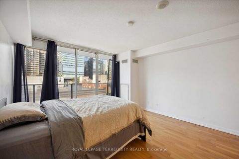 Photo 11 at 729 - 111 Elizabeth Street, Bay Street Corridor, Toronto