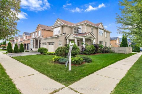 Photo 2 at 7 Delphinium Avenue, Oak Ridges Lake Wilcox, Richmond Hill