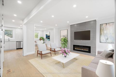 Photo 3 at 918 Eglinton Avenue E, Leaside, Toronto