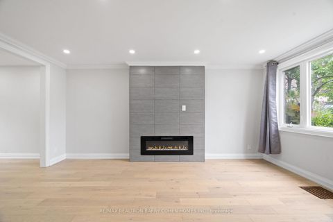 Photo 6 at 918 Eglinton Avenue E, Leaside, Toronto