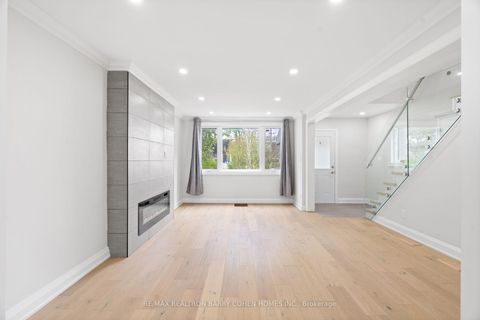 Photo 8 at 918 Eglinton Avenue E, Leaside, Toronto