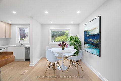 Photo 13 at 918 Eglinton Avenue E, Leaside, Toronto