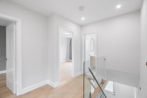 Photo 21 at 918 Eglinton Avenue E, Leaside, Toronto