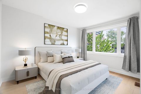 Photo 23 at 918 Eglinton Avenue E, Leaside, Toronto