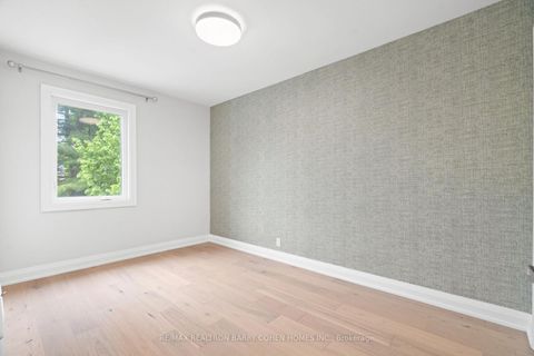 Photo 26 at 918 Eglinton Avenue E, Leaside, Toronto