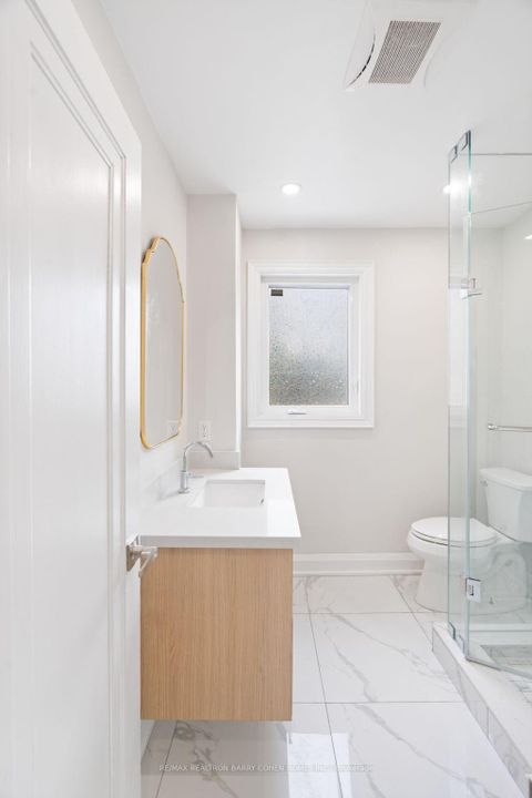 Photo 31 at 918 Eglinton Avenue E, Leaside, Toronto