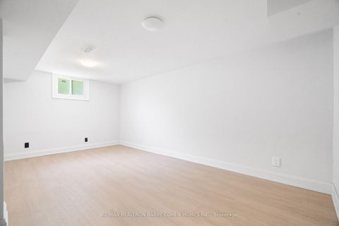 Photo 33 at 918 Eglinton Avenue E, Leaside, Toronto