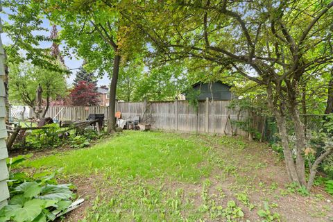 Photo 38 at 918 Eglinton Avenue E, Leaside, Toronto
