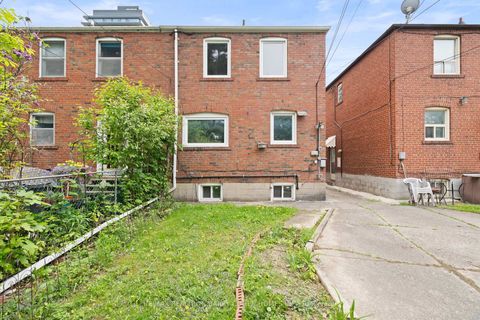 Photo 39 at 918 Eglinton Avenue E, Leaside, Toronto