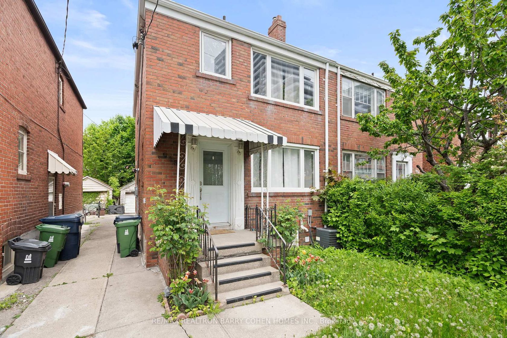 918 Eglinton Avenue E, Leaside, Toronto 