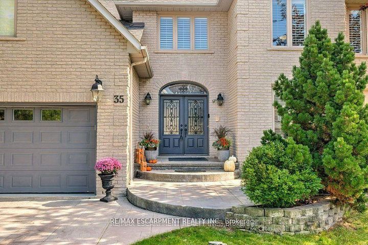 Photo 2 at 35 Lido Drive, Winona Park, Hamilton