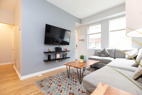 Photo 4 at 44 - 68 Winston Park Boulevard, CFB, Toronto