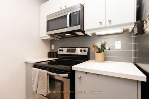 Photo 6 at 44 - 68 Winston Park Boulevard, CFB, Toronto