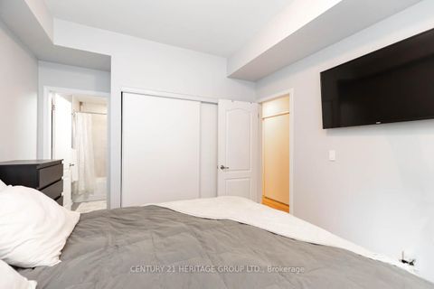 Photo 16 at 44 - 68 Winston Park Boulevard, CFB, Toronto