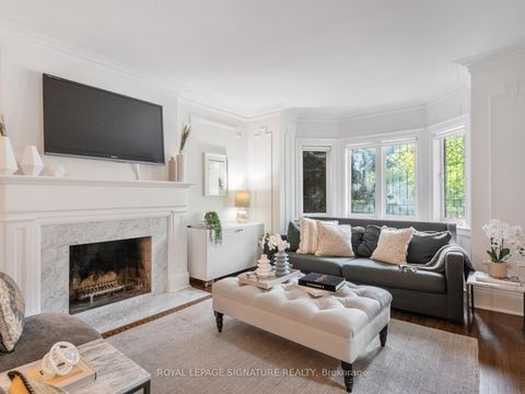 Photo 2 at 159 Chiltern Hill Road, Cedarvale, Toronto
