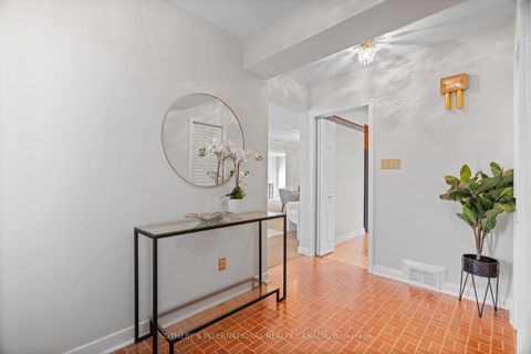 Photo 1 at 4 Ruscoe Crescent, Richview, Toronto