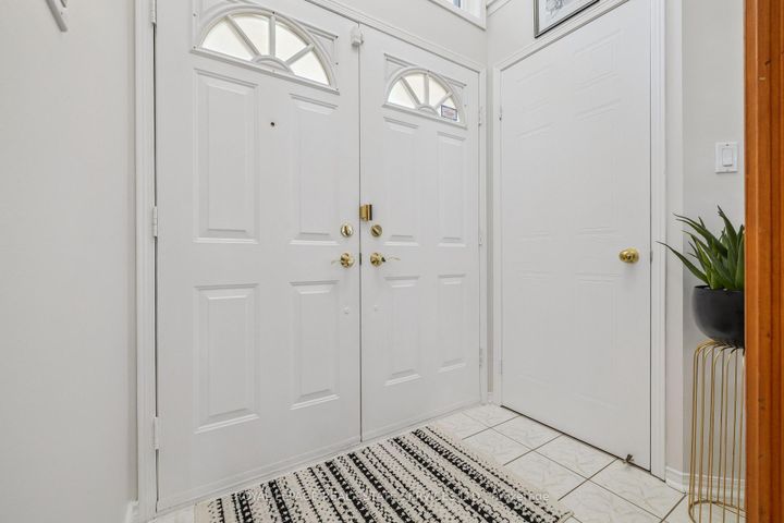 Photo 4 at 2365 Grand Ravine Drive, RO River Oaks, Oakville