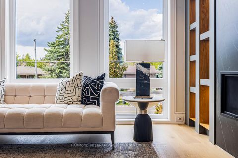 Photo 7 at 117 Crestwood Road, Yorkhill, Vaughan
