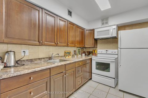 Photo 12 at 756 - 24 Southport Street, Swansea, Toronto