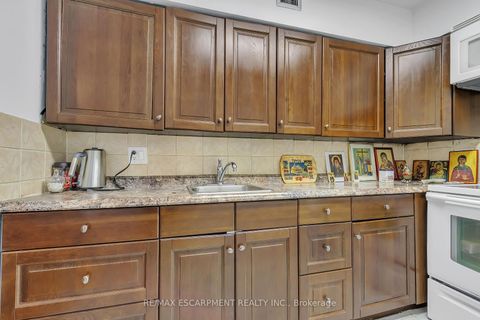 Photo 13 at 756 - 24 Southport Street, Swansea, Toronto