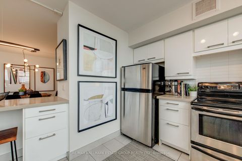 Photo 8 at 1102 - 270 Queens Quay W, Waterfront Communities C1, Toronto