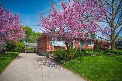 Photo 1 at 583 Taplow Crescent W, WO West, Oakville