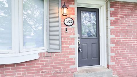 Photo 2 at 583 Taplow Crescent W, WO West, Oakville