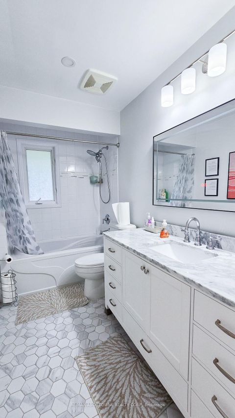 Photo 8 at 583 Taplow Crescent W, WO West, Oakville