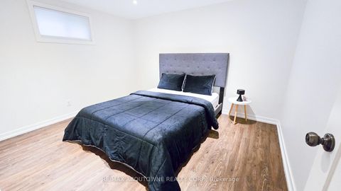 Photo 10 at 583 Taplow Crescent W, WO West, Oakville