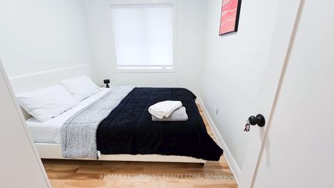 Photo 11 at 583 Taplow Crescent W, WO West, Oakville