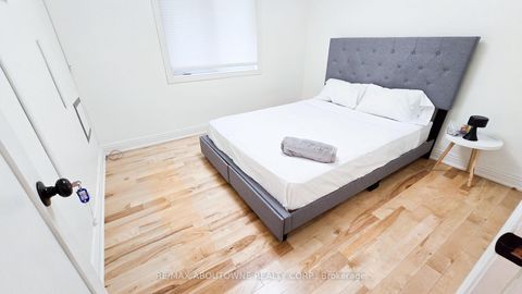 Photo 12 at 583 Taplow Crescent W, WO West, Oakville