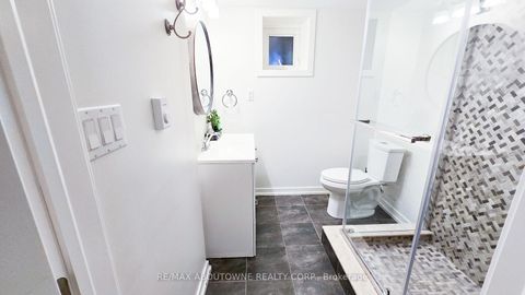 Photo 16 at 583 Taplow Crescent W, WO West, Oakville