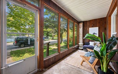 Photo 3 at 33 Avonlea Boulevard, Crescent Town, Toronto