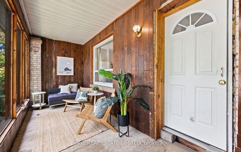 Photo 4 at 33 Avonlea Boulevard, Crescent Town, Toronto