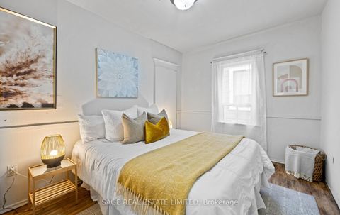 Photo 22 at 33 Avonlea Boulevard, Crescent Town, Toronto