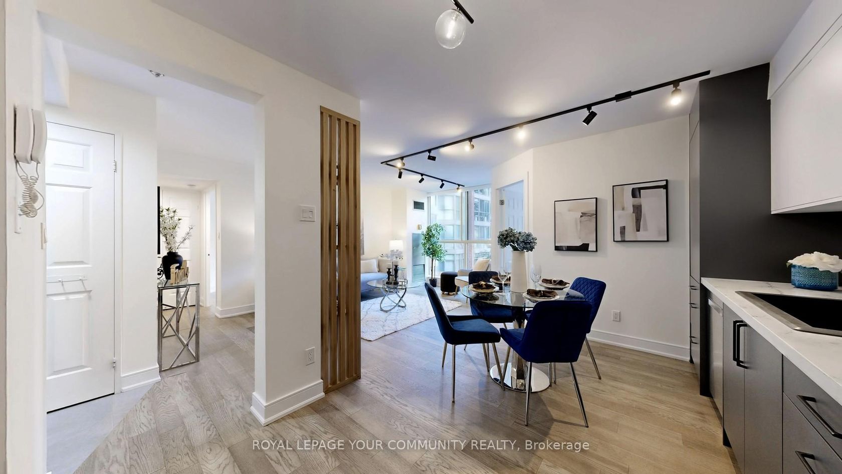 Photo 2 at 233 - 22 Southport Street, Swansea, Toronto Photo 2 at 233 - 22 Southport Street, Swansea, Toronto