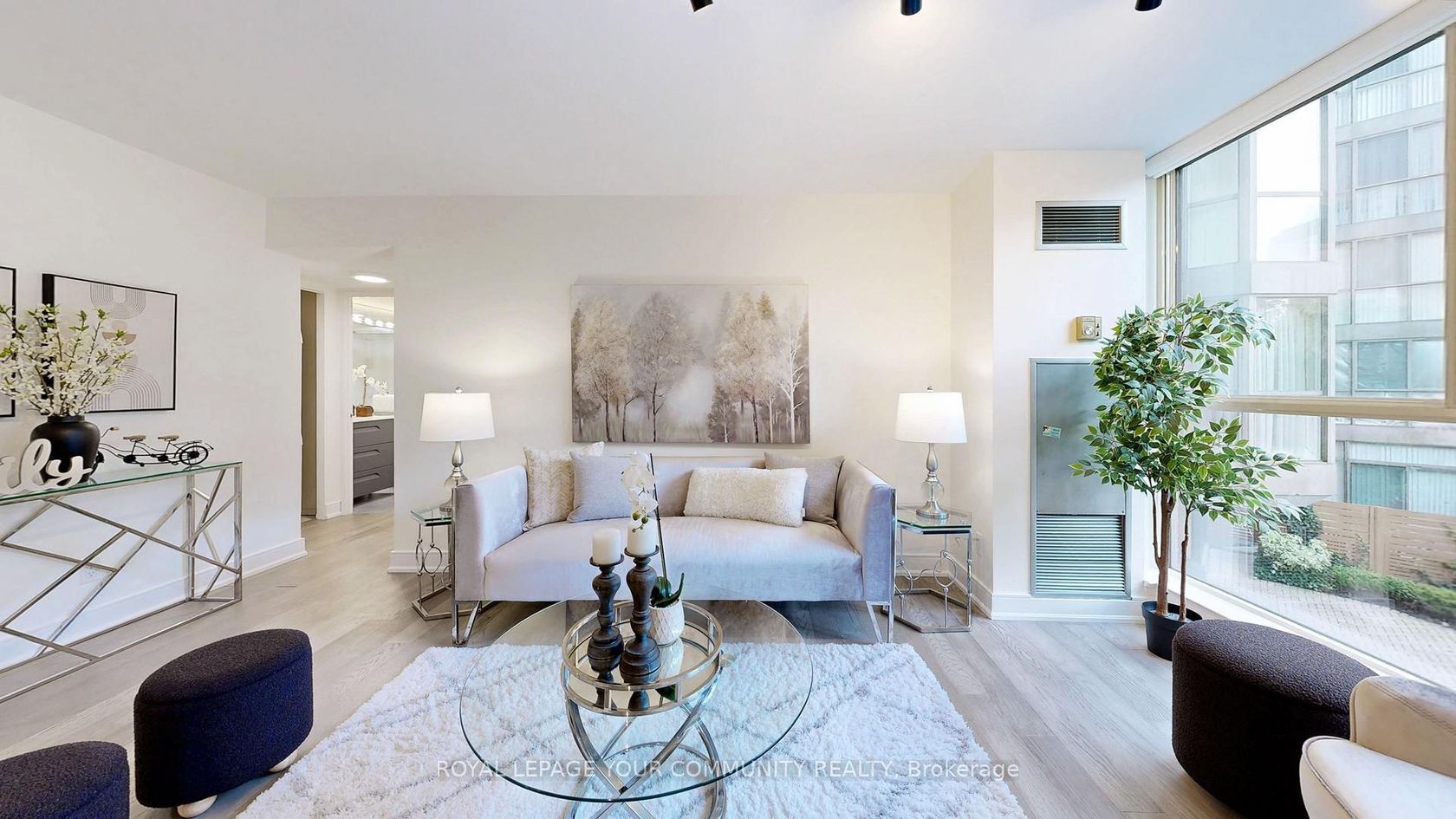 Photo 3 at 233 - 22 Southport Street, Swansea, Toronto Photo 3 at 233 - 22 Southport Street, Swansea, Toronto