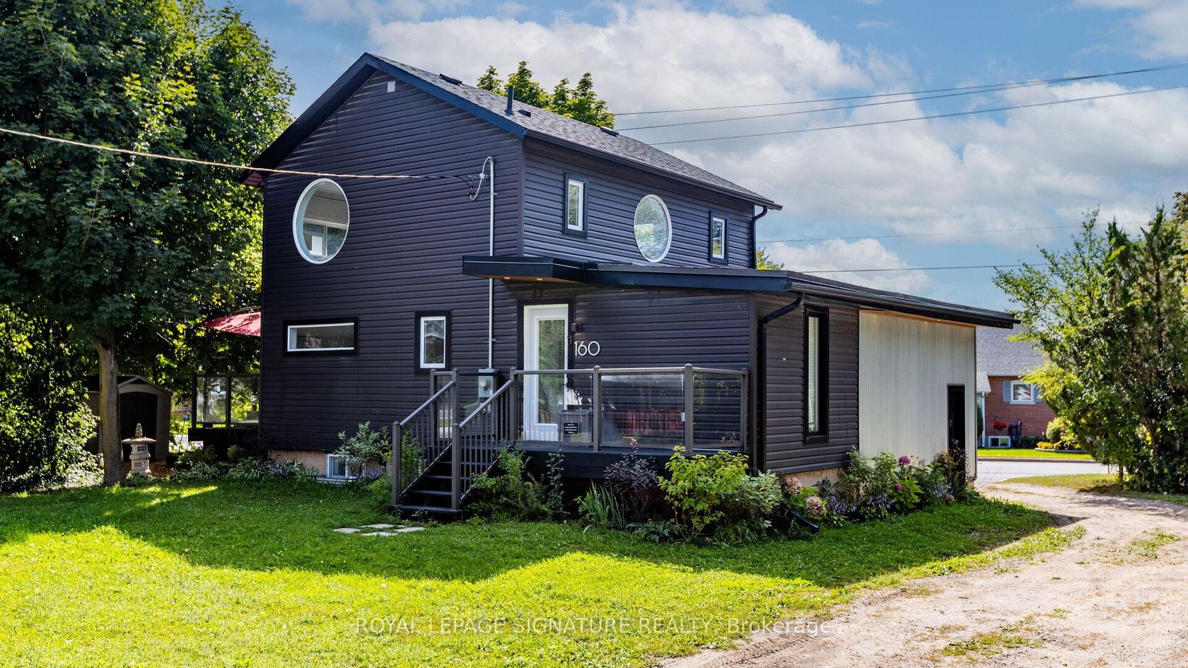 160 Duckworth Street, Codrington, Barrie photo number 2