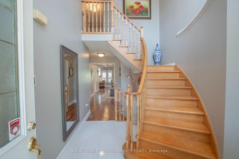 Photo 3 at 226 Kayla Crescent, Maple, Vaughan