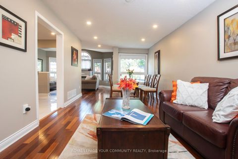 Photo 4 at 226 Kayla Crescent, Maple, Vaughan