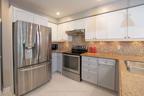 Photo 8 at 226 Kayla Crescent, Maple, Vaughan