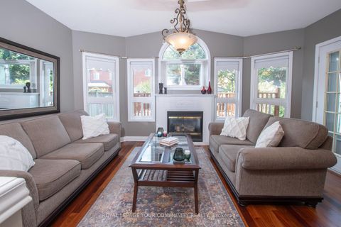 Photo 11 at 226 Kayla Crescent, Maple, Vaughan