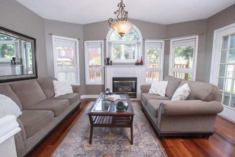 Photo 12 at 226 Kayla Crescent, Maple, Vaughan