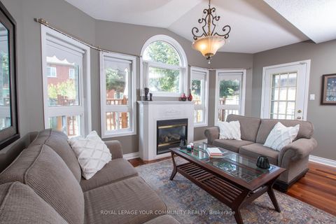 Photo 13 at 226 Kayla Crescent, Maple, Vaughan