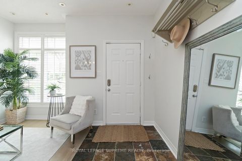 Photo 4 at 37 - 6 Wellesley Place, North St. James Town, Toronto