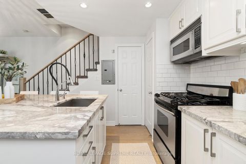 Photo 7 at 37 - 6 Wellesley Place, North St. James Town, Toronto