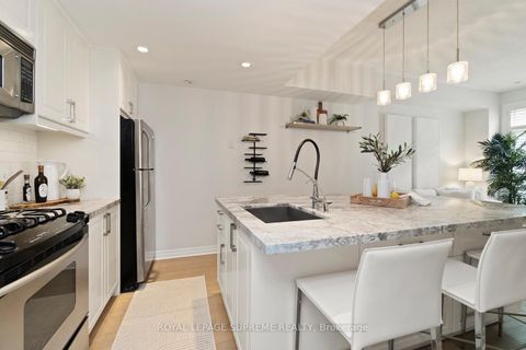 Photo 8 at 37 - 6 Wellesley Place, North St. James Town, Toronto