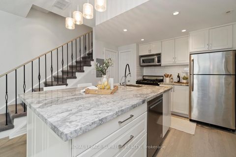 Photo 9 at 37 - 6 Wellesley Place, North St. James Town, Toronto